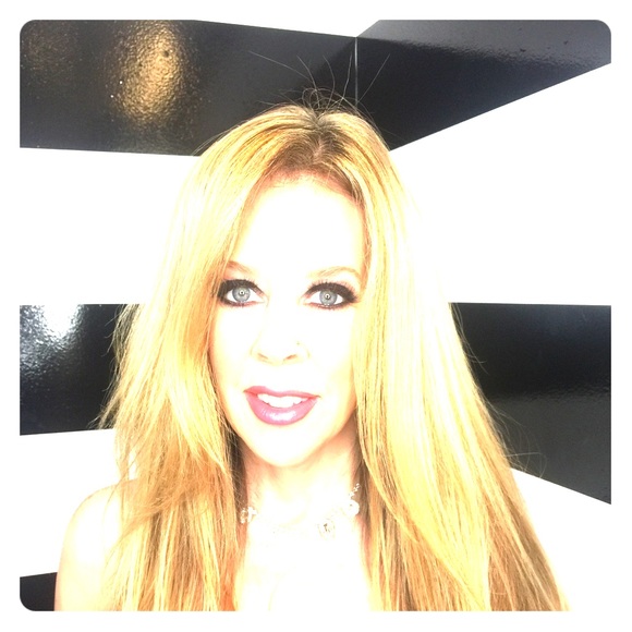 Meet your Posher, Yvette - Picture 1 of 2